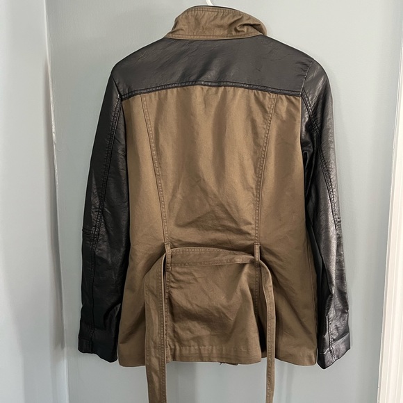 Women’s Jacket - Picture 2 of 5